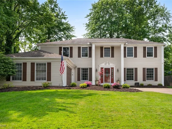 16711 Beech Cir, Strongsville, OH 44136