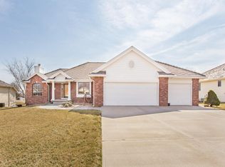 409 Forest Glen Dr, Council Bluffs, IA 51503