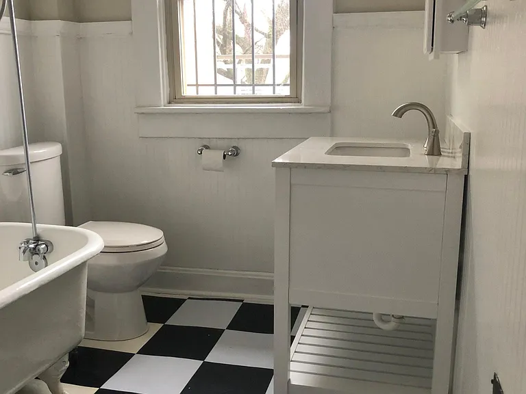 131 Wilson Ave — Photo 6