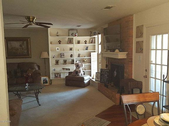3rd image of 1524 W Lee Dr