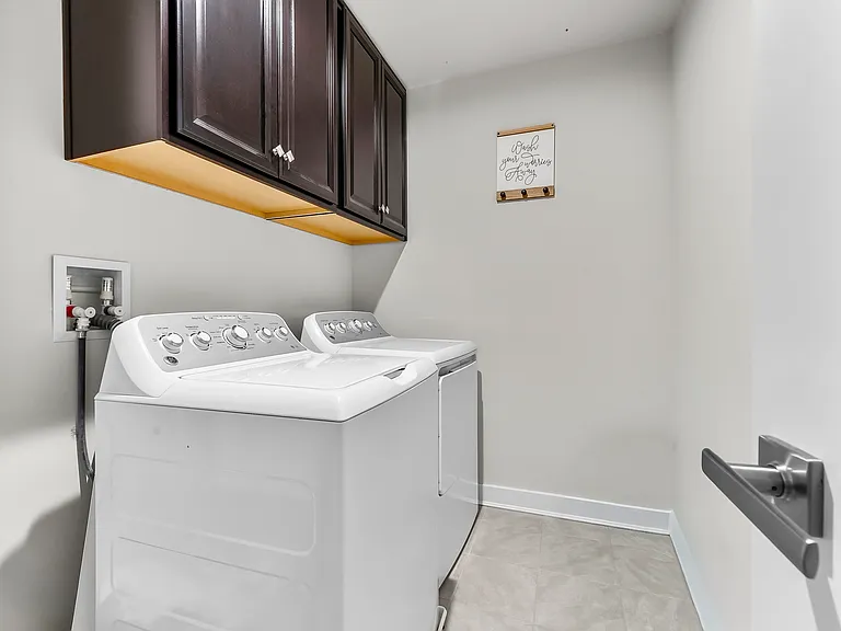 305 Goodwick Dr — Photo 34