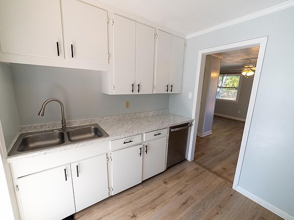 3rd image of 102 Dalin Ct