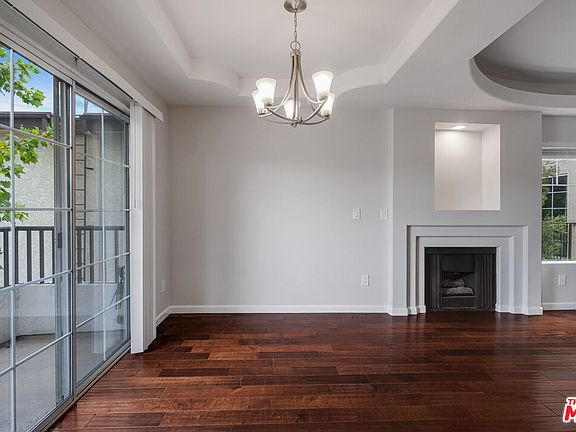 5th image of 10627 Moorpark St APT 9