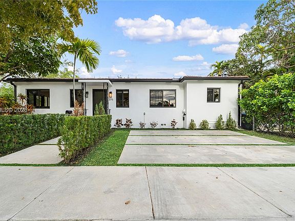 2nd image of 375 SW 32nd Rd