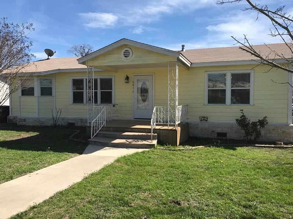 1st image of 901 E League St