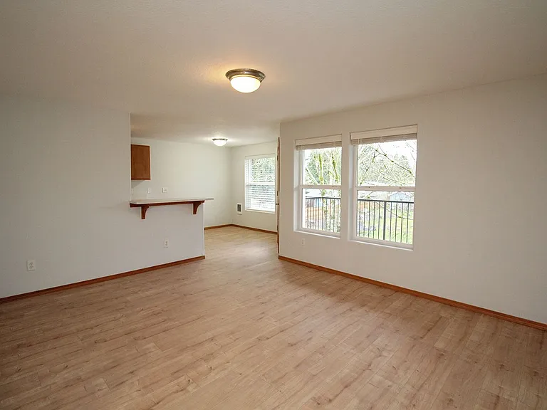 683 NE 162nd Ave — Photo 5