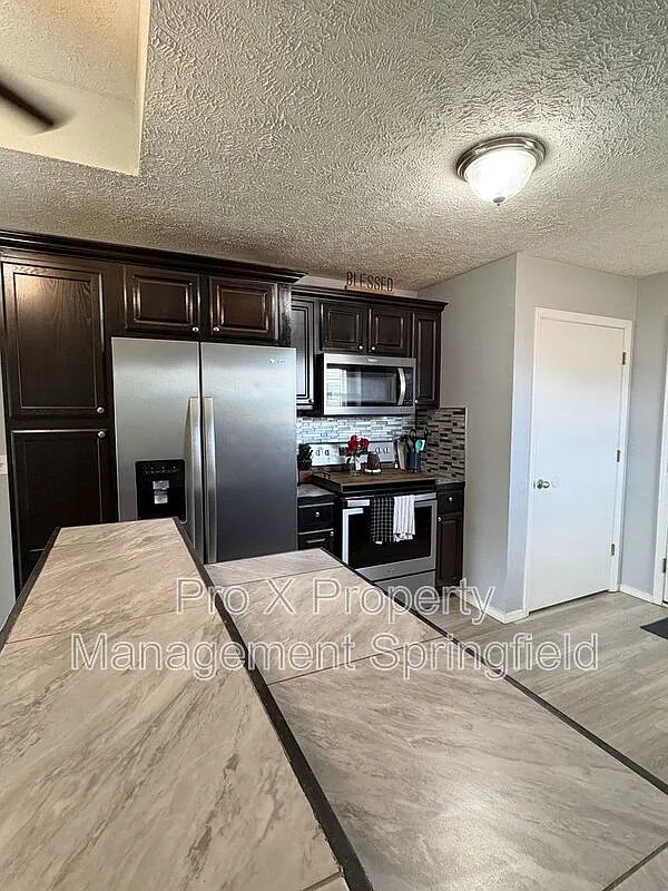 3 bed, 2.0 bath, 1362 sqft, $1,625 — Photo 4