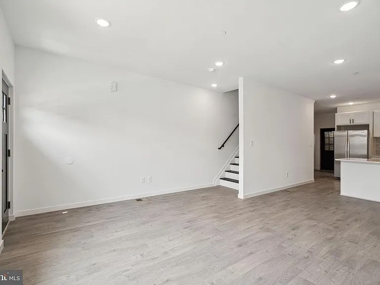 5629 Warrington Ave — Photo 5