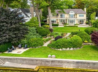 6 Ennisclare Dr W, Oakville, ON L6J 4N2