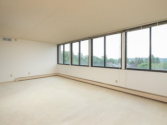 3rd image of 600 4th St SW APT 605