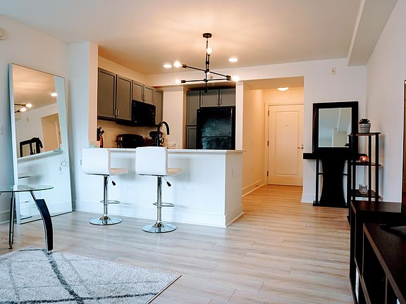 2nd image of 800 4th St SW APT S411