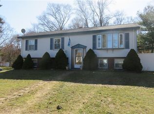 11 Island Heights Ave, Somerset, MA 02726