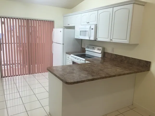 2815 W 76th St APT 202, Hialeah, FL 33018