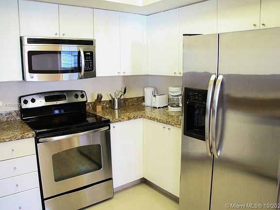 4th image of 17375 Collins Ave #1708-1