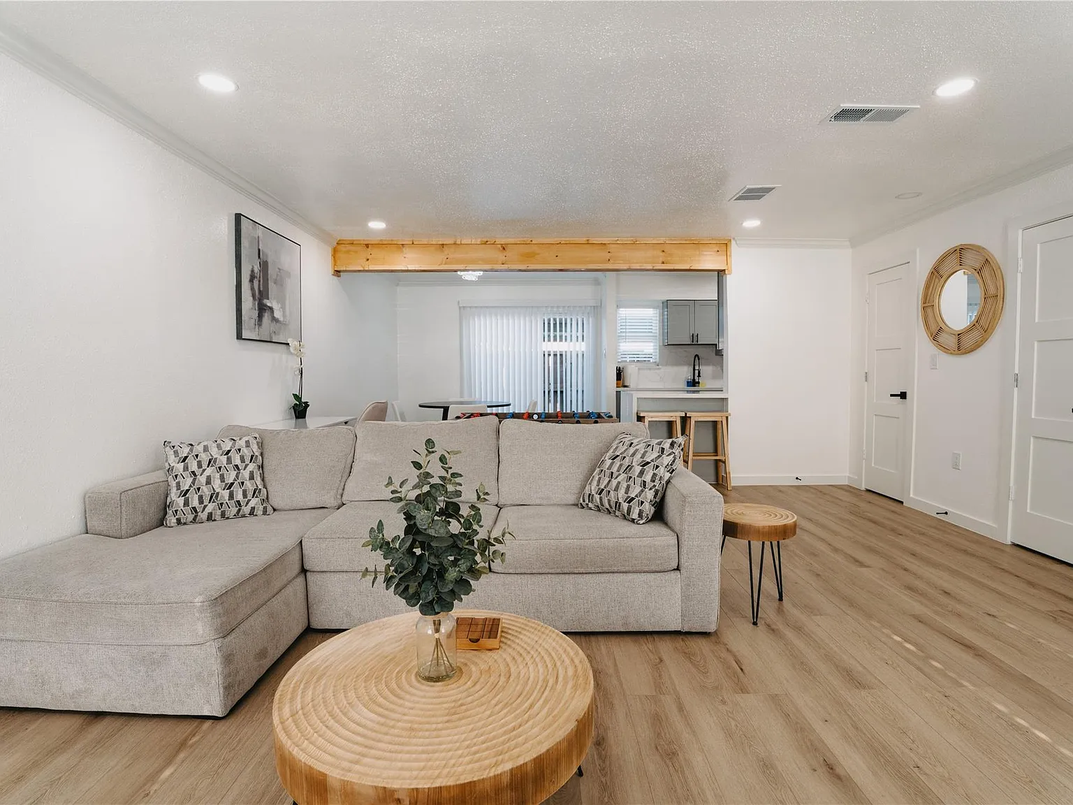 2 bed, 2.5 bath, 1218 sqft, $1,600 — Photo 2