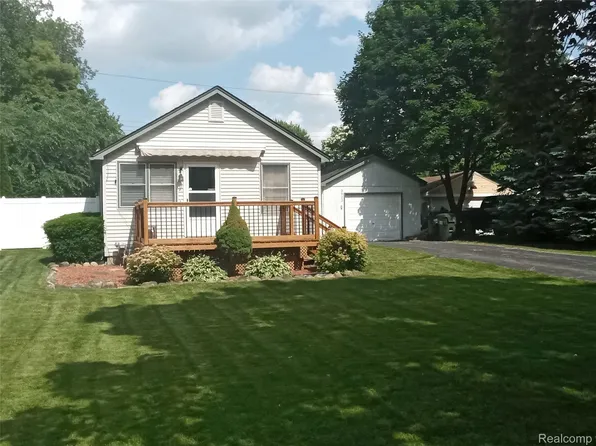 3923 Donley Ave, Rochester Hills, MI 48309