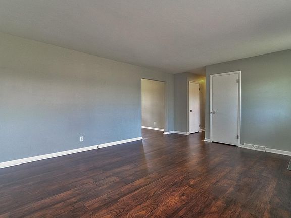 5th image of 330 Vista Dr