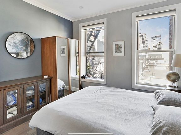 5th image of 325 W 21st St APT 19