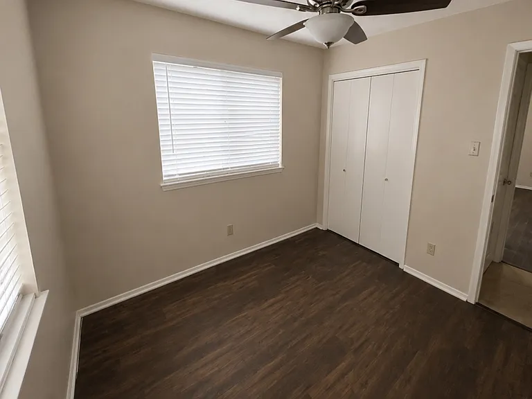 2704 Foxcroft Cir — Photo 7