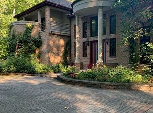 3200 Blackthorn Rd, Riverwoods, IL 60015