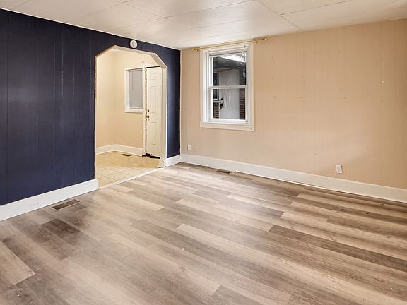 3rd image of 204 W 35th St #1