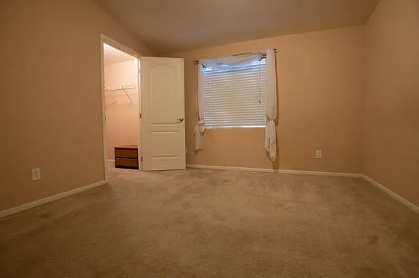 Building Photo - Leisure Park Cir