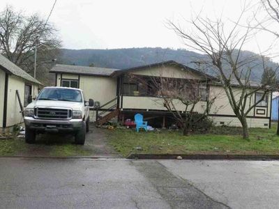 317 Applegate Ave, Drain, OR, 97435