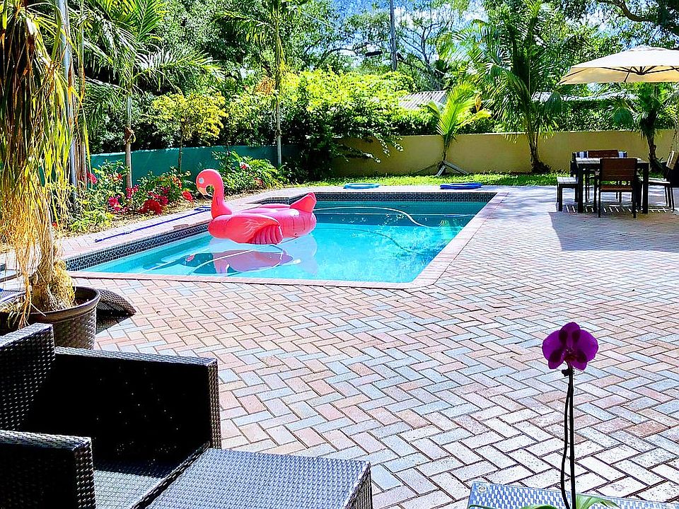 Poolside living