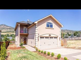 4674 Hillcrest Rd, Medford, OR 97504