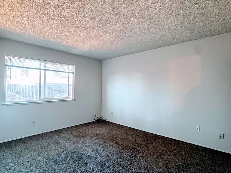 4136 Oberon Ave — Photo 9