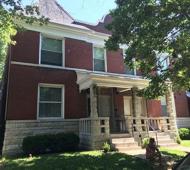 South-facing Facade of a four-family unit located on Botanical
