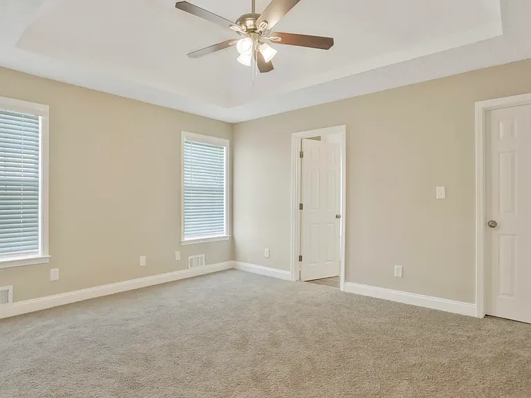 304 Jasmine Dr — Photo 6
