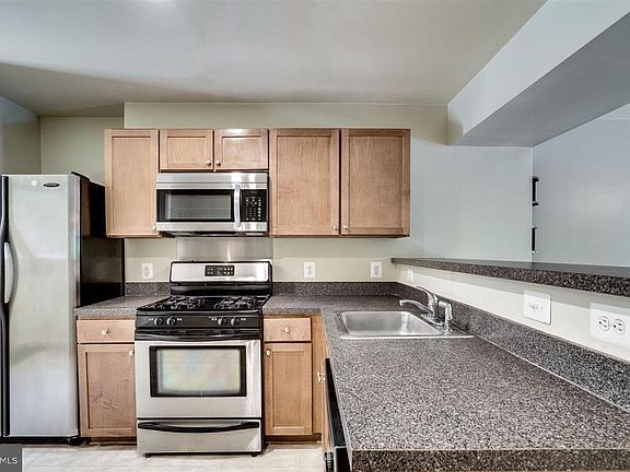 5th image of 1411B N Van Dorn St #B