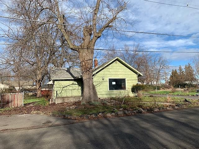 1st image of 124 Drumheller St