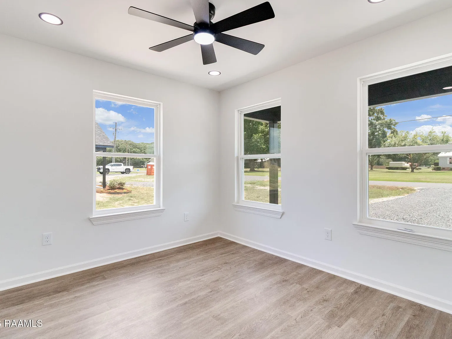 3 bed, 1034 sqft, $1,600 — Photo 4
