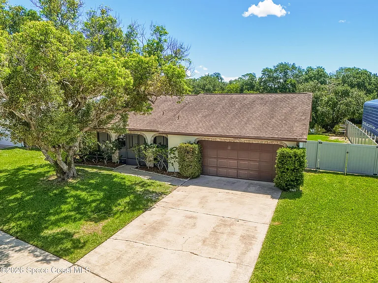 2224 Westminster Dr — Photo 31