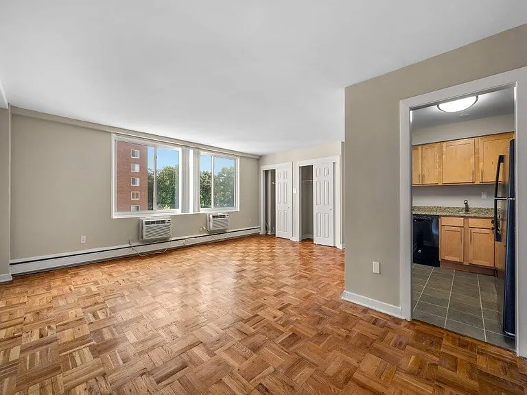 100-york-apartment-w403-1r