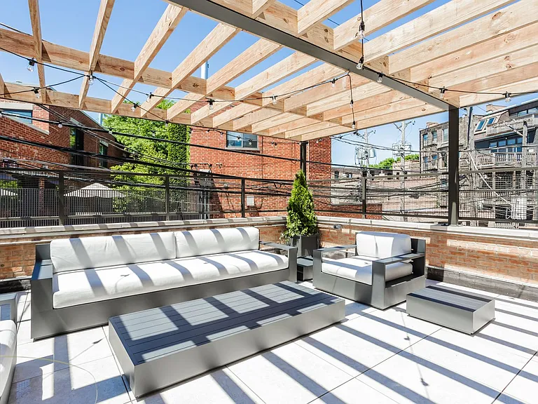 2252 N Clark St — Photo 14