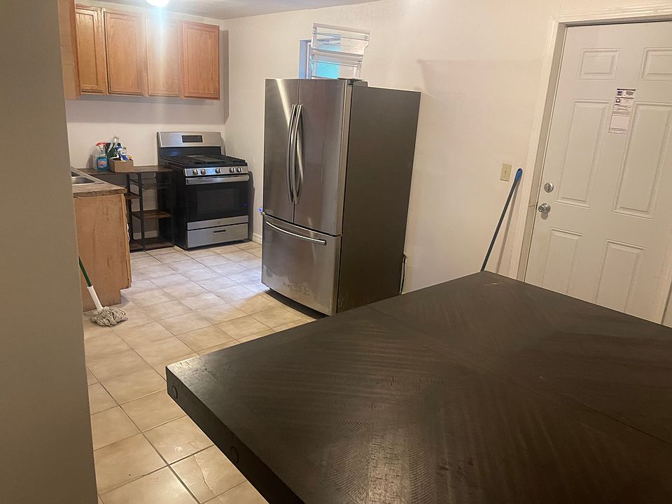 Huge eat in kitchen