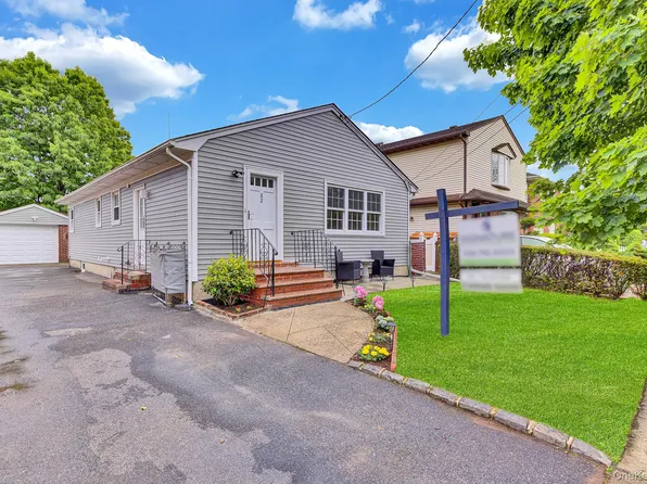 82 1st Street, New Hyde Park, NY 11040