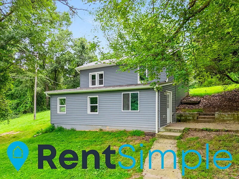 3 bed, 1.0 bath, 1800 sqft, $2,195 — Photo 2