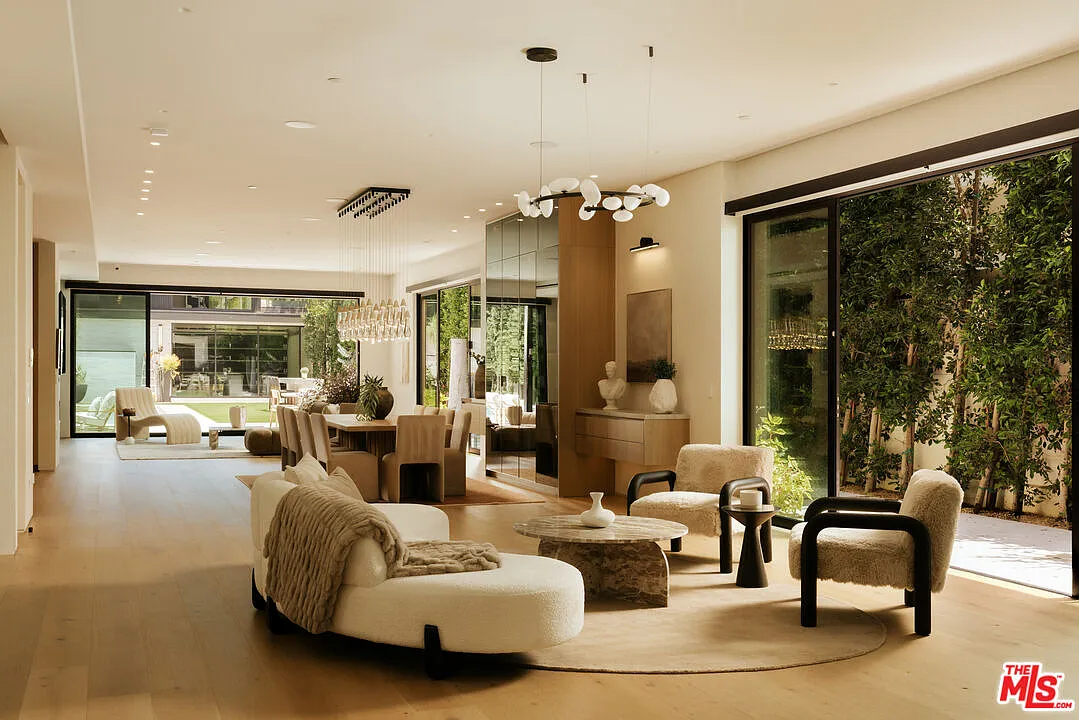 6 bed, 8.0 bath, 8008 sqft, $100,000 — Photo 4