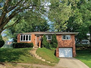 3576 Lisa Ct, Dubuque, IA 52002