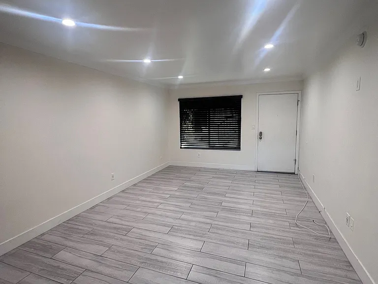 7905 Agnes Ave — Photo 4