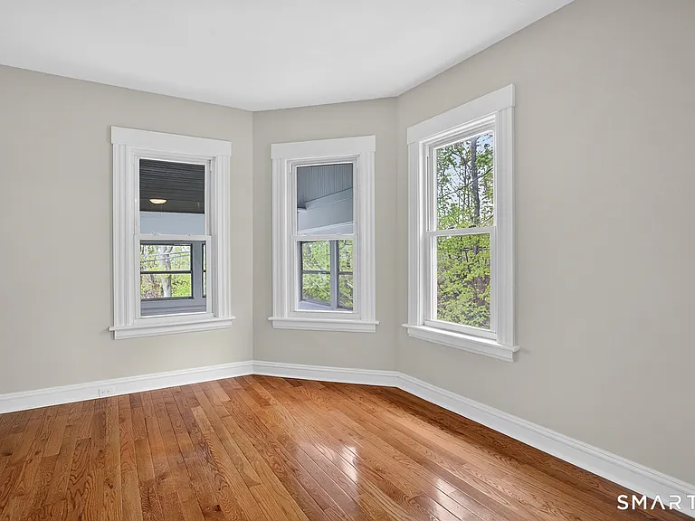 95 Parrott Ave — Photo 3