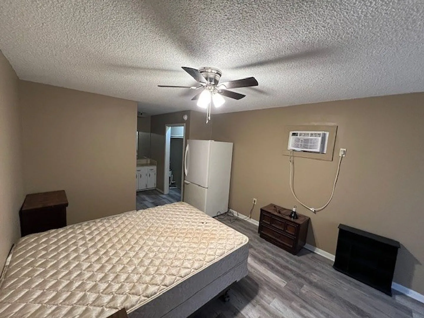 Cute Fully Furnished Efficiency Apartment Located in Sulphur — Photo 3