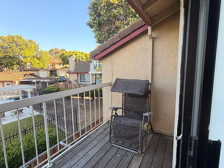 Peppermill Cir — Photo 25