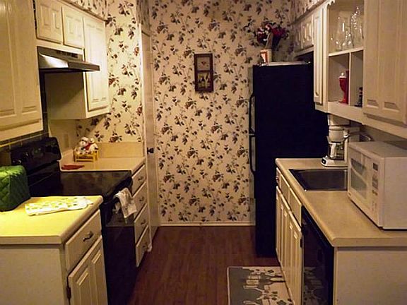 2nd image of 1133 Forest Creek St