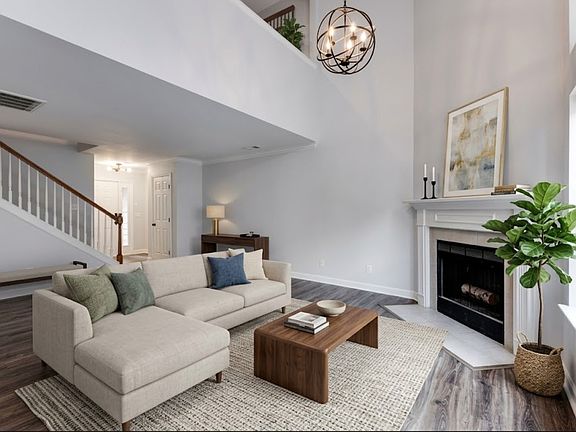5th image of 623 Heath Pl