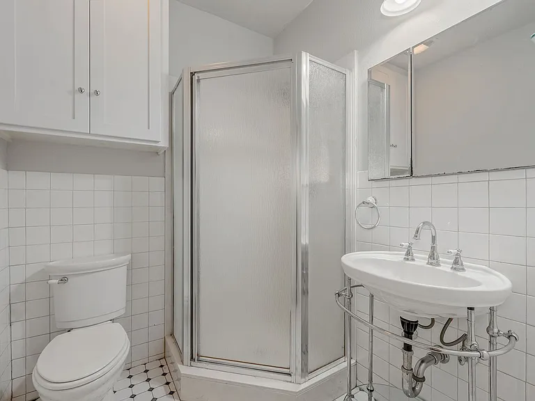 304 N Haswell Dr — Photo 9